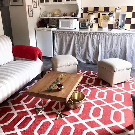 Comfortable House In With Modern Amenities Σπίτι διακοπών *